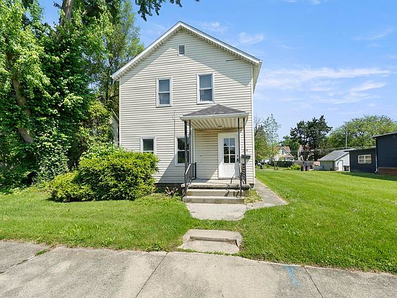 2nd image of 819 Eckart St