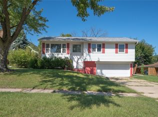 2520 Falbrook Dr NE, Cedar Rapids, IA 52402