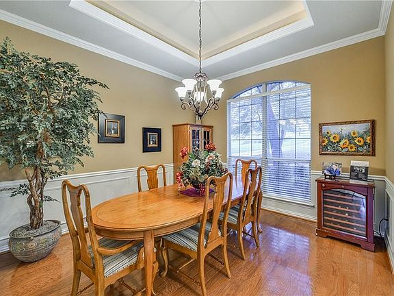 3rd image of 121 Copperwood Dr
