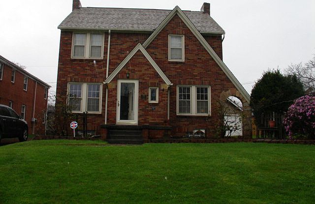 1st image of 371 Townview Cir N