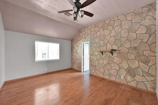 6715 Dillon Dr — Photo 14