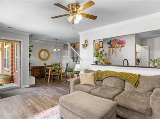 626 Smithfield Rd APT 903, North Providence, RI 02904