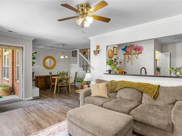 626 Smithfield Rd APT 903, North Providence, RI 02904