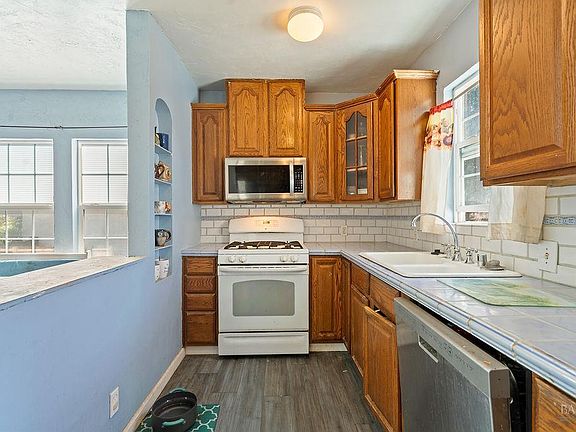 3rd image of 841 Benicia Road