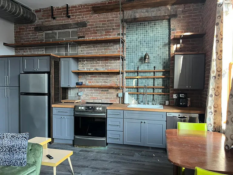 602 N Broadway St #C — Photo 1
