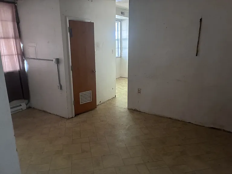 320 Hudson Ave #2 — Photo 4