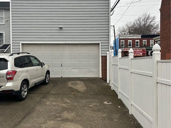 2nd image of 726 W Clay St #A