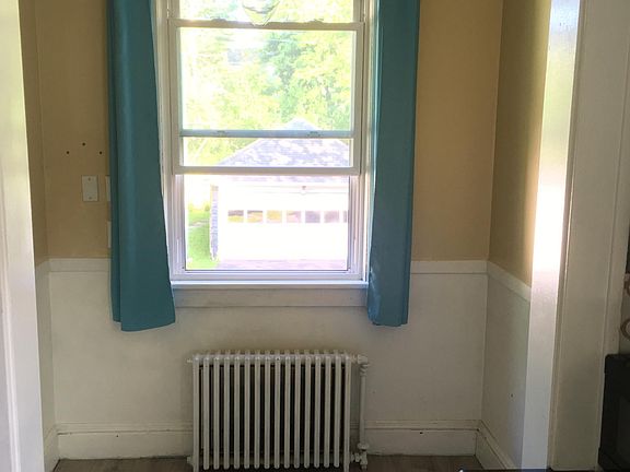 Breakfast nook (2nd floor)