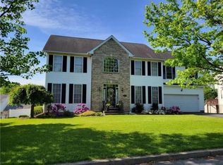 4002 Donegal Dr, Bethlehem, PA 18020