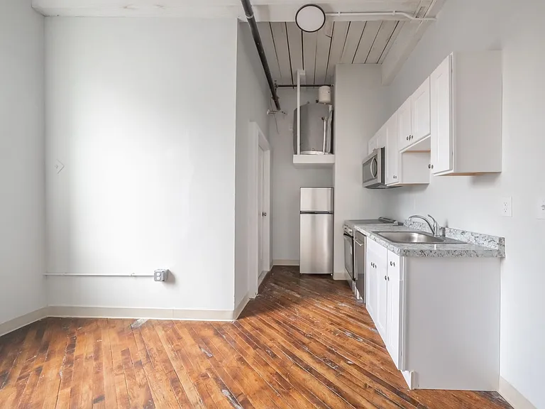 Multi-family building - Center City — Photo 13