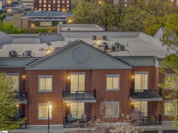 10 E Washington St APT 3G, Greenville, SC 29601