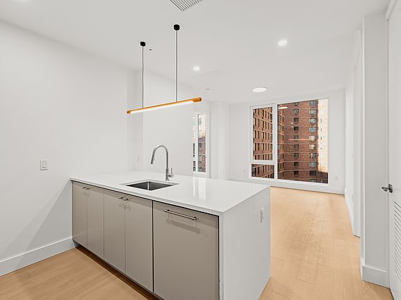 4th image of 250 W 49th St #1102