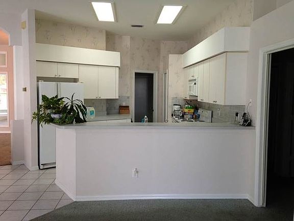 4th image of 4307 Round Lake Ct