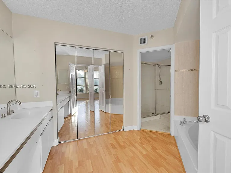 3530 Mystic Pointe Dr #710 — Photo 27