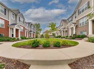 230 Timberleaf Cir, Roselle, IL 60172