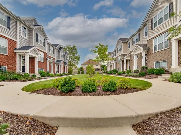 230 Timberleaf Cir, Roselle, IL 60172