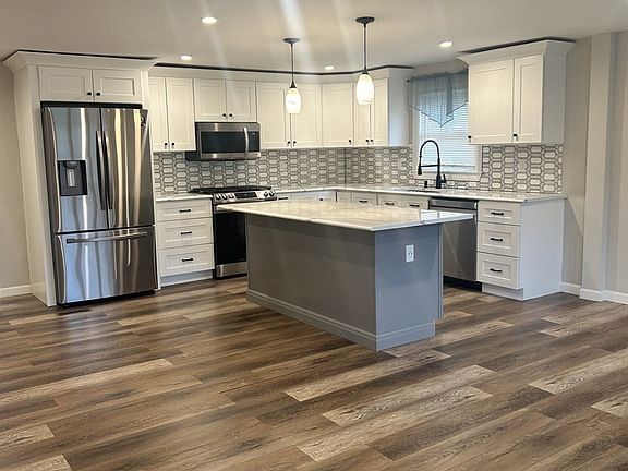 4th image of 107 Summer St