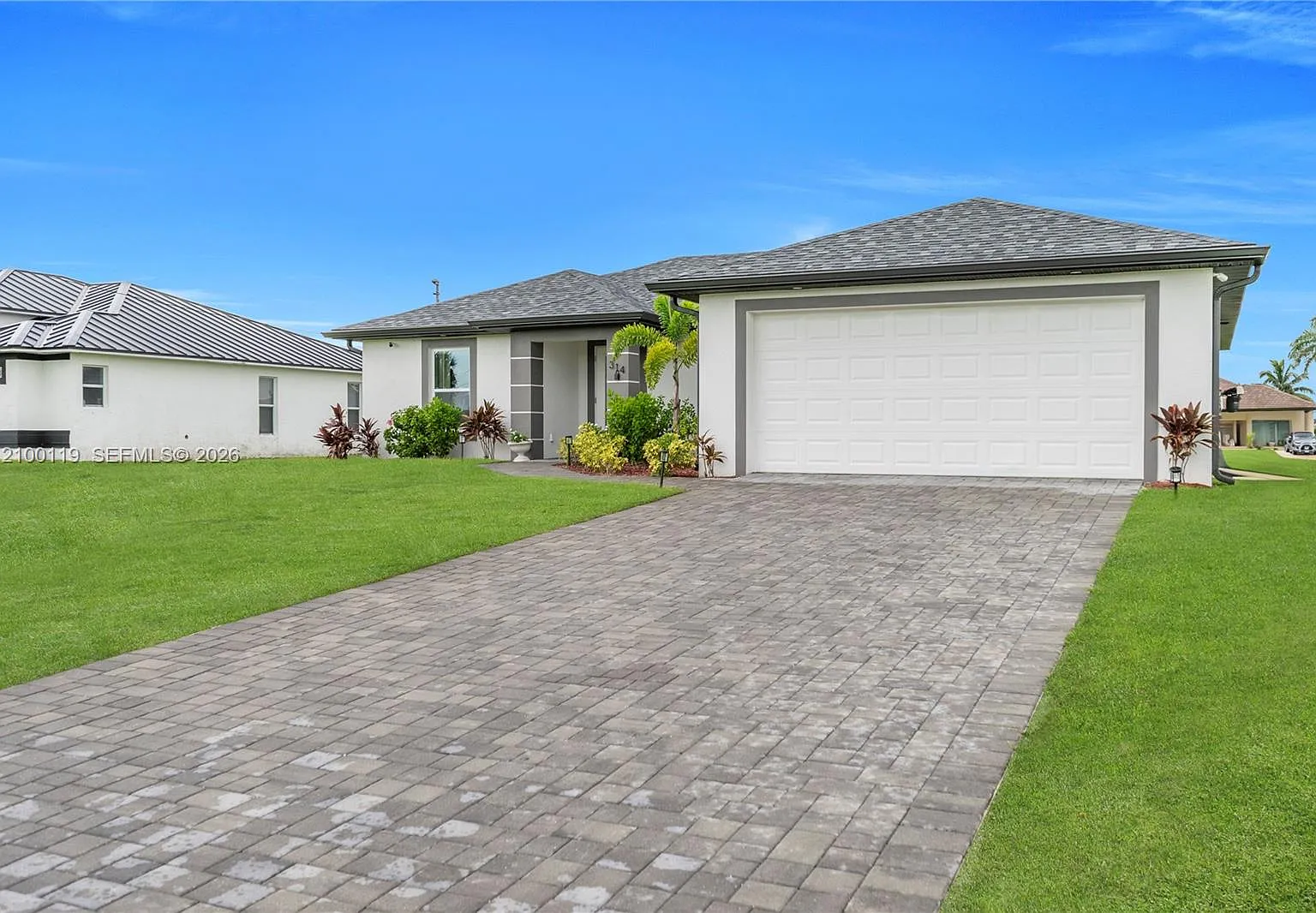 3 bed, 2.0 bath, 1349 sqft, $2,200 — Photo 1