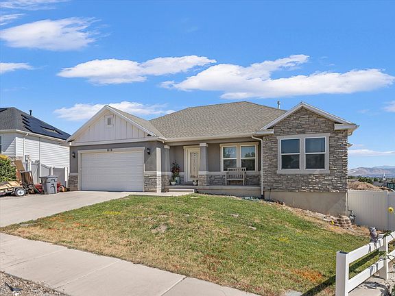 3rd image of 1038 W Meridian Dr