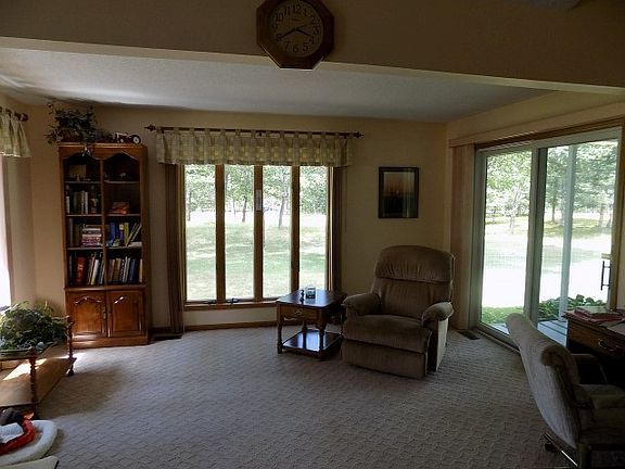 3rd image of 1090 Eagle Dr