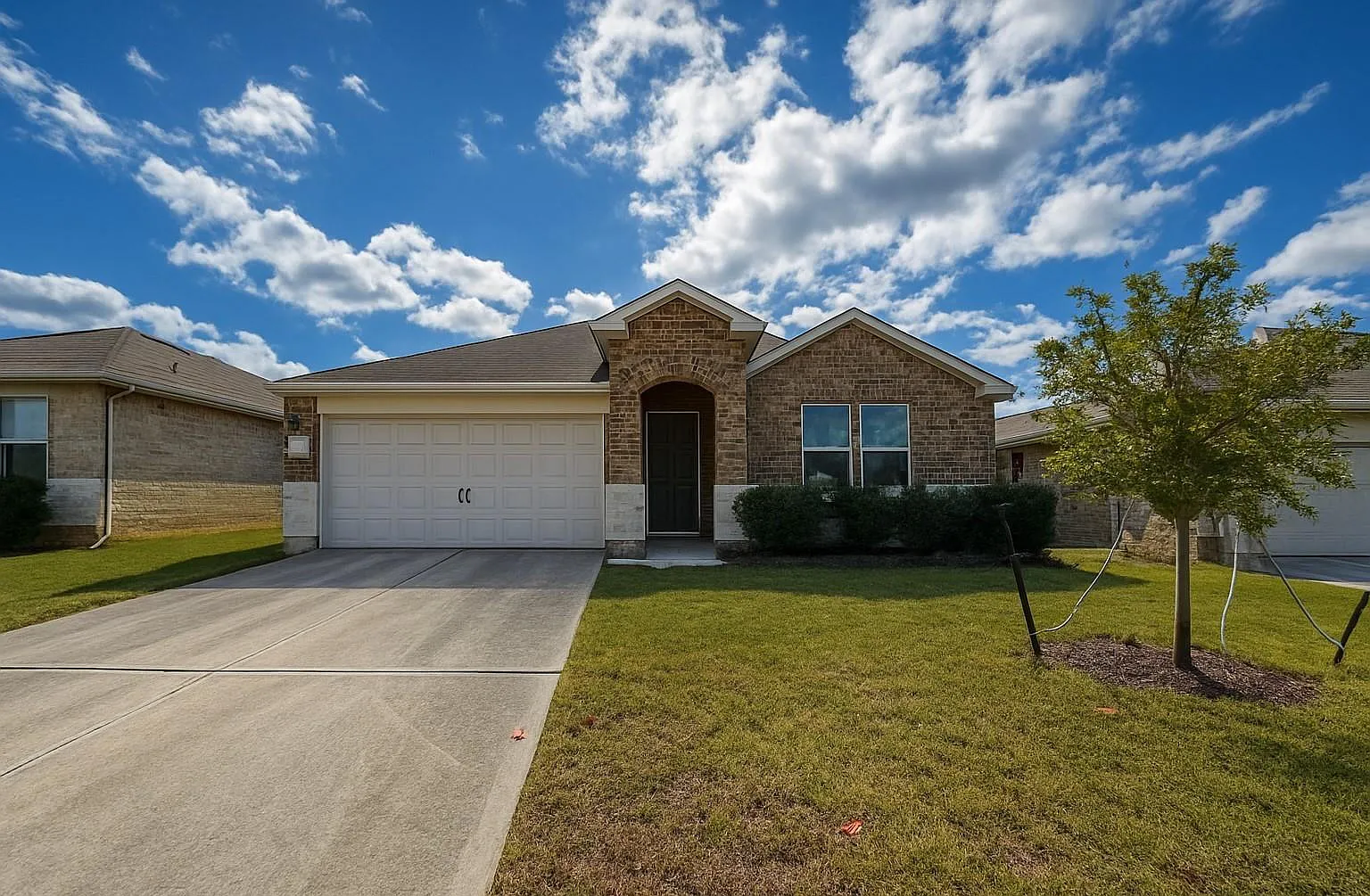 4 bed, 2.0 bath, 1692 sqft, $1,945 — Photo 1