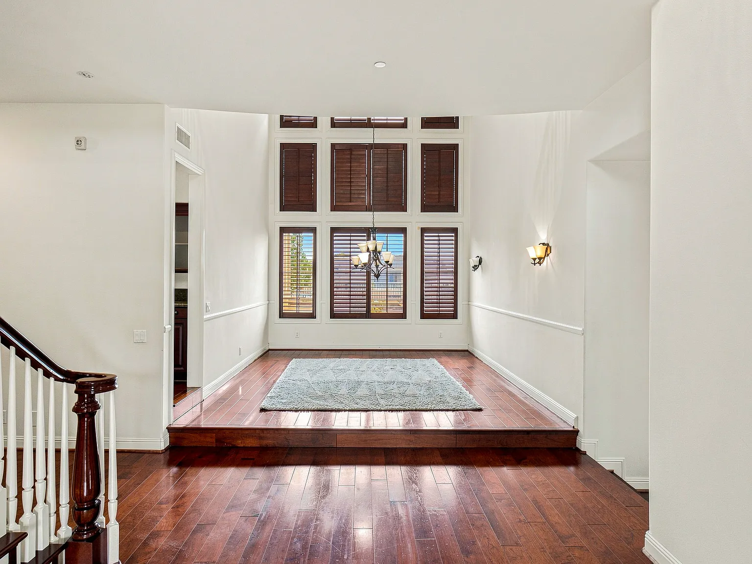 5 bed, 5.5 bath, 4494 sqft, $7,000 — Photo 3