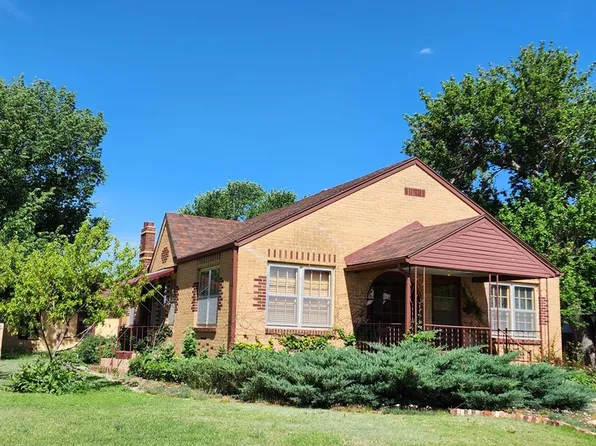 120 E 2nd St, Lucas, KS 67648