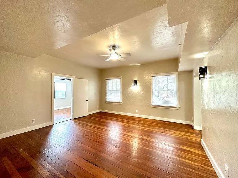 Don Martin Historic Apartments! — Photo 37