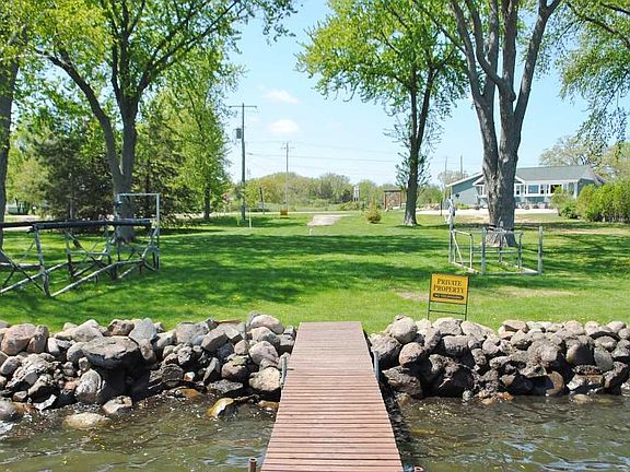 3rd image of N4106 S Lakeshore