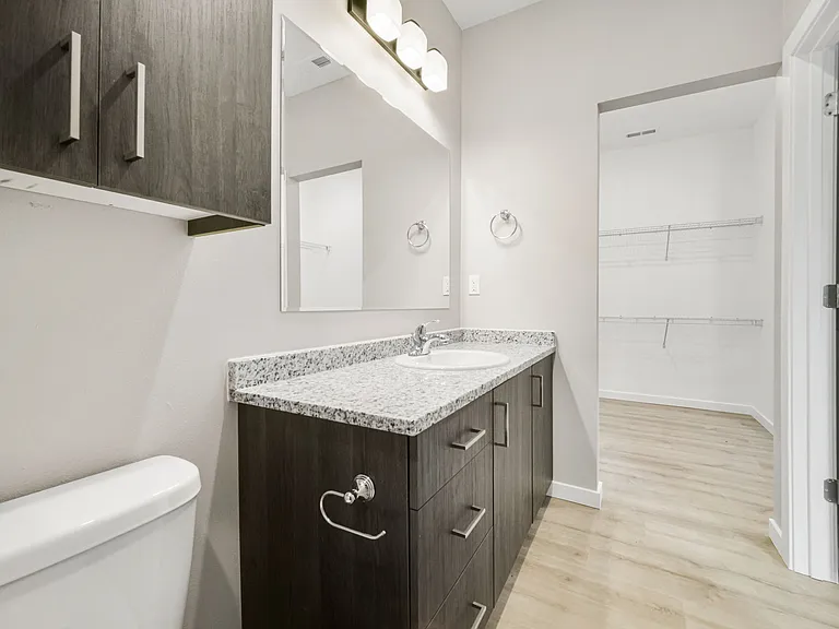 655 E Forest St — Photo 17