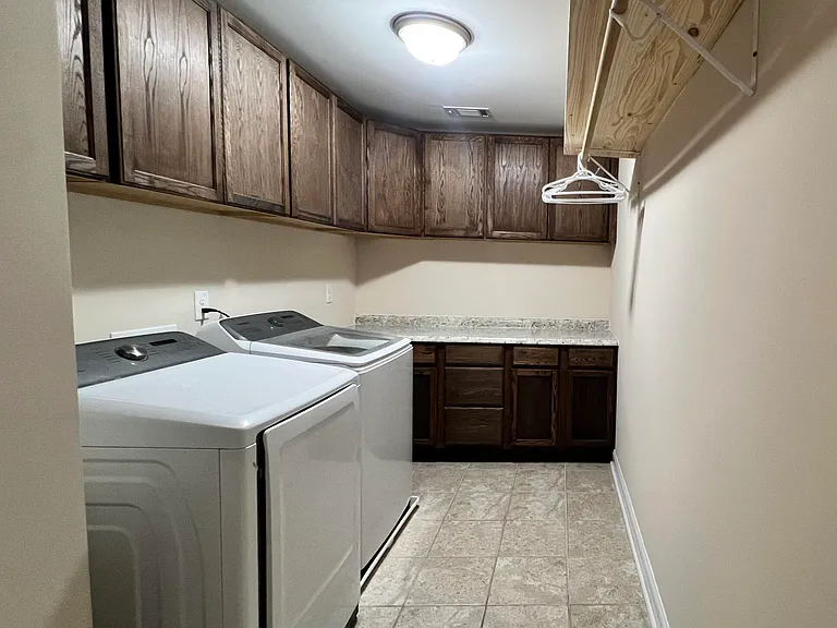 327 Clearwater Ln — Photo 35