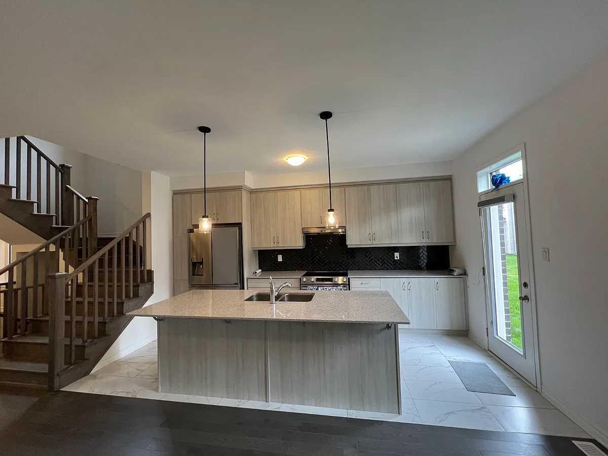 Building Photo - 1354 4th Line