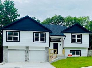 1215 SW Graystone Dr, Grain Valley, MO 64029