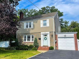 112 Jefferson St, Merrick, NY 11566