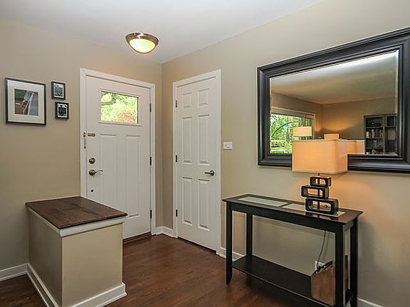 3rd image of 2847 Wilmette Ave