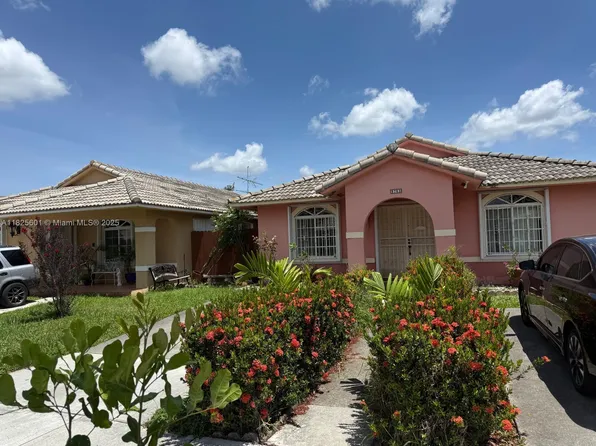 9703 NW 127th St, Hialeah Gardens, FL 33018
