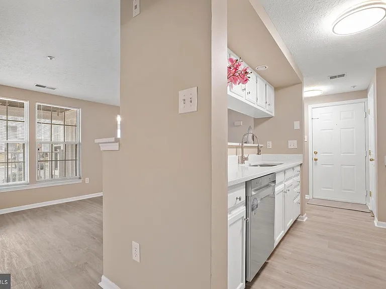 607 Himes Ave #104 — Photo 15