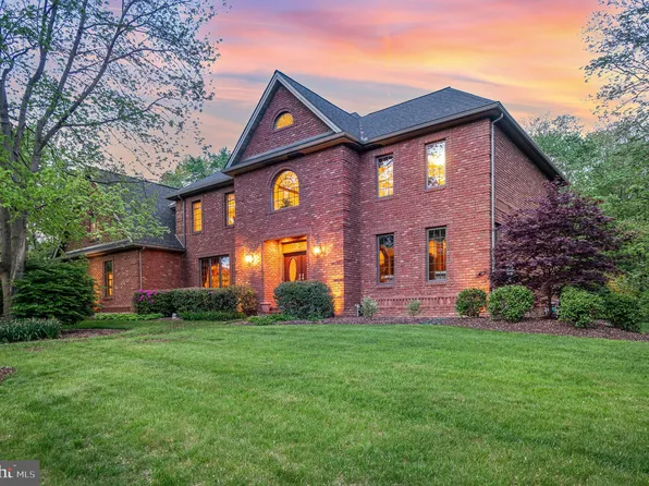 2021 Mountain Pine Dr, Mechanicsburg, PA 17050