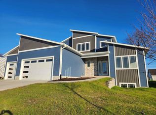 547 Autumn Ridge Ct, Oregon, WI 53575