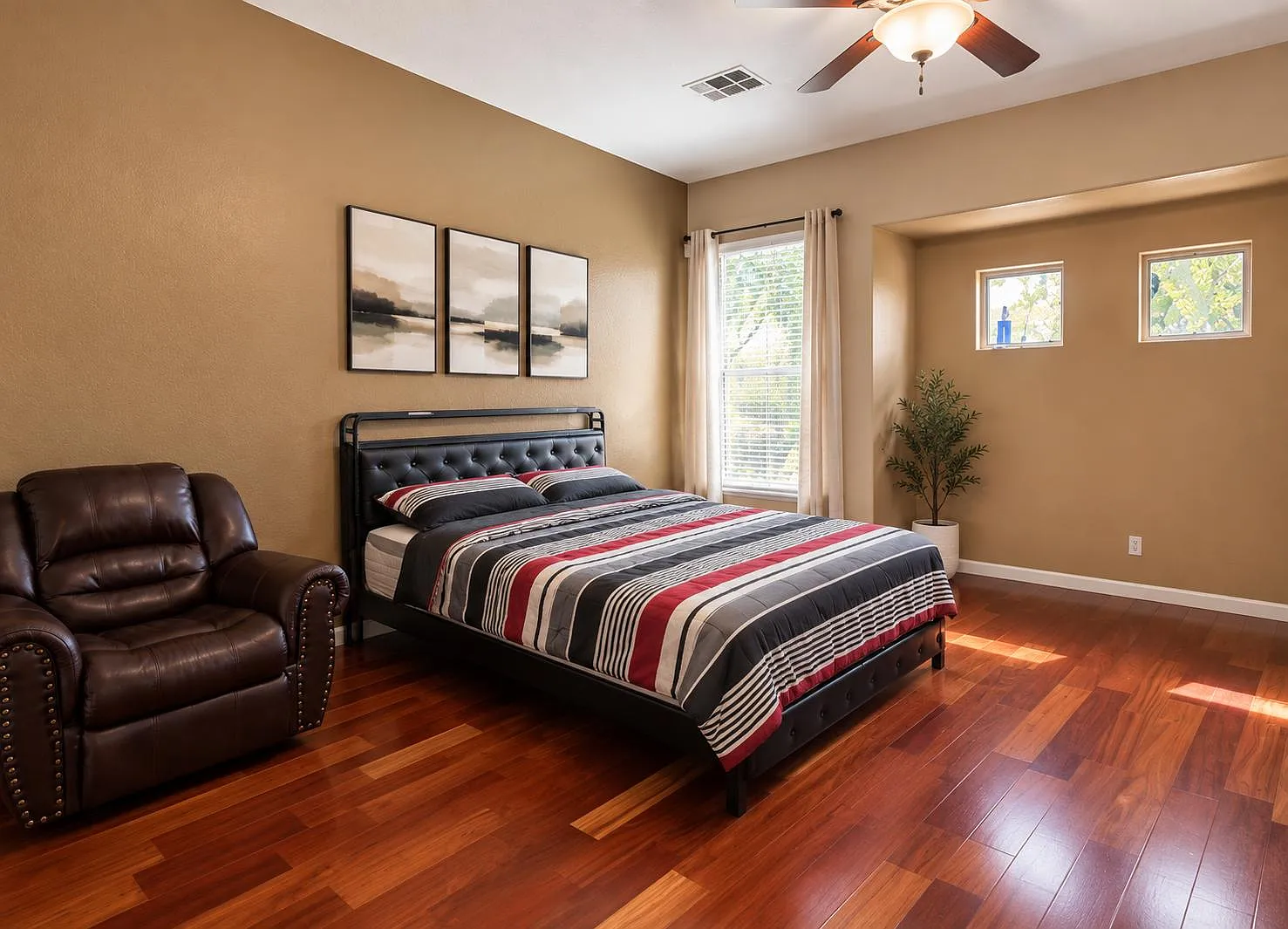 4 bed, 3.0 bath, 3100 sqft, $975 — Photo 1