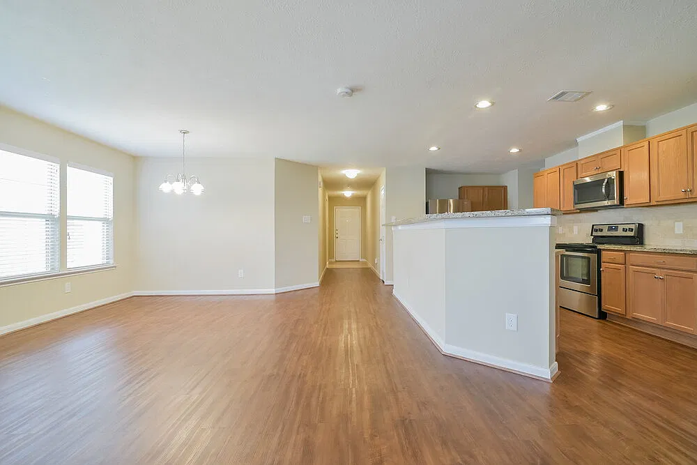 3 bed, 2.0 bath, 1659 sqft, $2,155 — Photo 3