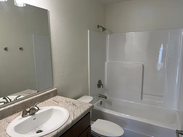 Cottonwood Creek Apartments — Photo 10
