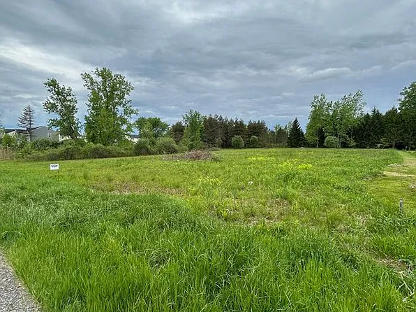 68 Pavement Rd, Lancaster, NY 14086