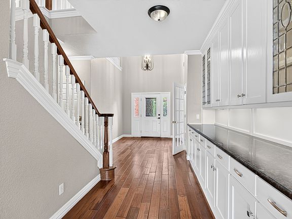 5th image of 616 Redbud Ct