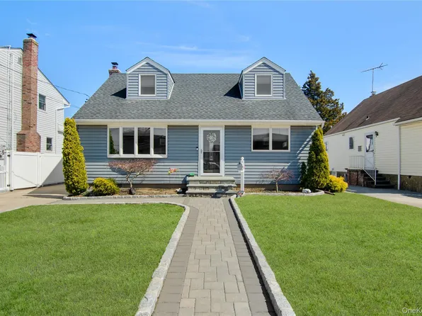 130 Lesoir Avenue, Floral Park, NY 11001