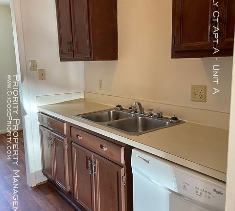 3rd image of 14 Holly Ct APT A