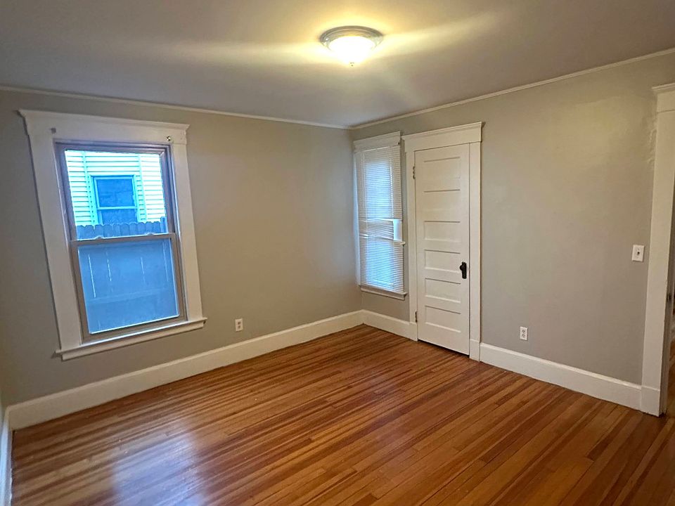 2nd image of 396 Whalley Ave #1