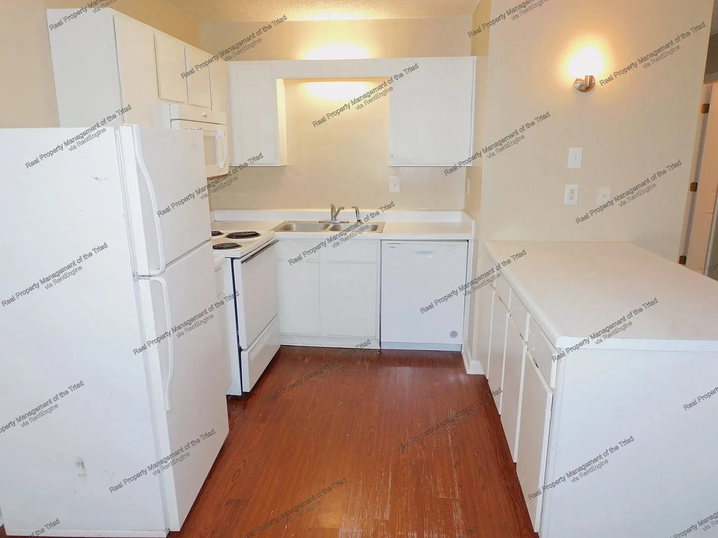 3 bed, 2.0 bath, 1155 sqft, $1,360 — Photo 4