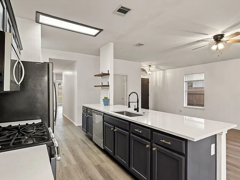 903 Luke Ln — Photo 19