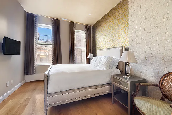 Sold by Compass | media 5